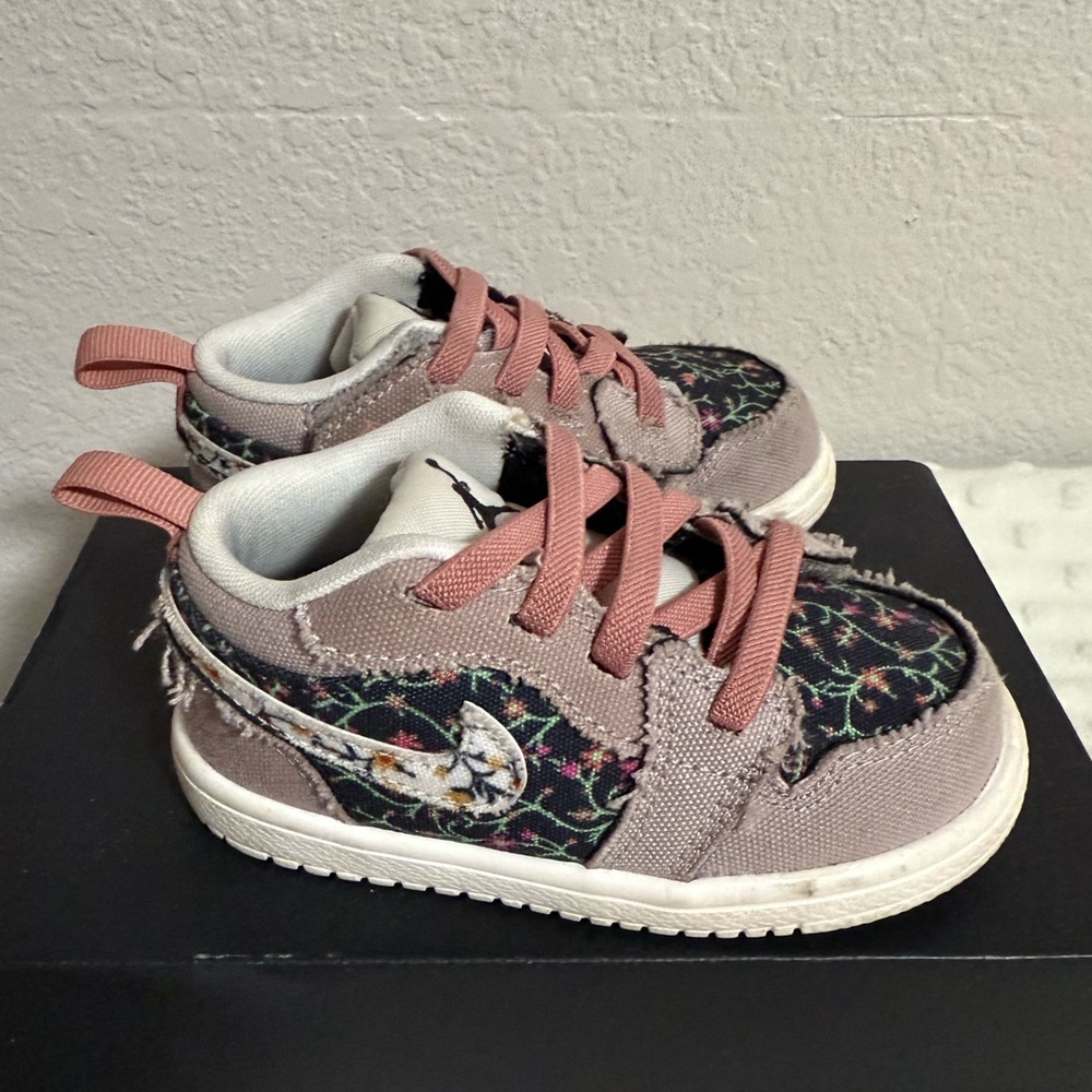 Jordan 1Low Alt SE
